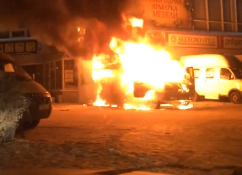 В Магнитогорске свидетели вытянули мужчину из горящей машины