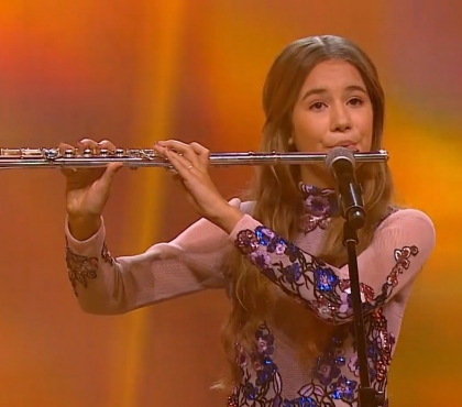 Пела и играла на флейте: школьница из Челябинска победила в вокальном конкурсе телеканала «Звезда»