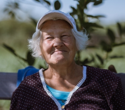 Теперь это наша бабушка: многодетная семья поселила к себе бездомную пенсионерку из Челябинска