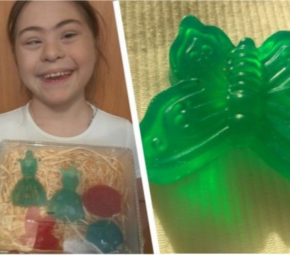 В Челябинске пятиклассница с синдромом Дауна варит и продает мыло в виде бабочек и букашек