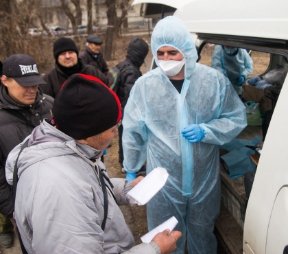 В Челябинске бездомным рассказали, как обезопасить себя от коронавируса в условиях жизни на улице
