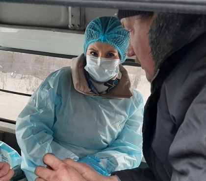Сенатор Маргарита Павлова отправилась на теплотрассу лечить бездомных
