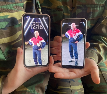 В Челябинске школьники поставили на заставки телефонов фотографию своего учителя ОБЖ, узнав, что его мобилизуют