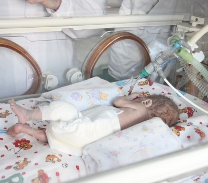 Челябинские врачи успешно прооперировали младенца весом 490 г