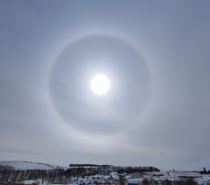 Солнечный круг, небо вокруг: на Аркаиме засняли редкое атмосферное явление