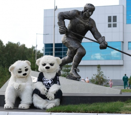 В Челябинске открыли памятник известному хоккеисту Валерию Белоусову