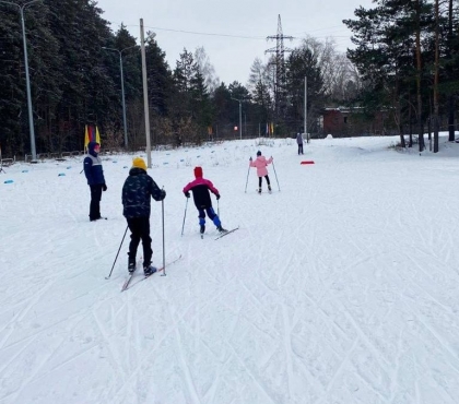 Идём кататься всей семьёй: в Челябинске открыли лыжную базу