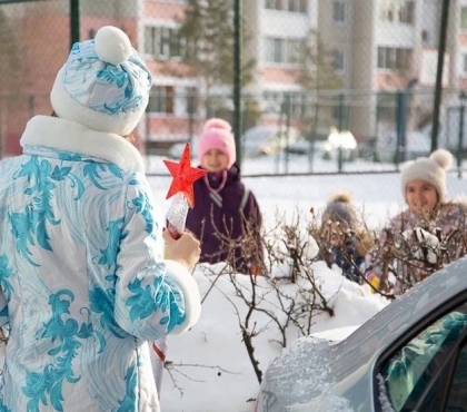 На улице и дома: 10 идей, чем заняться с детьми в зимние каникулы