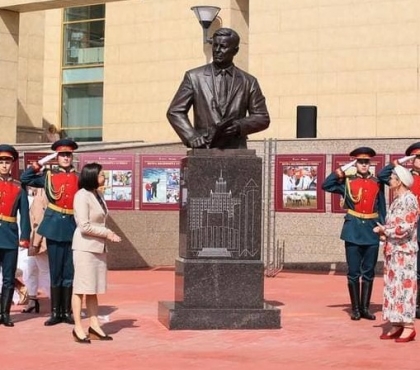 В Челябинске открыли памятник первому народному губернатору региона Петру Сумину