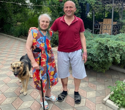 Связи не было несколько месяцев: делегация из Челябинской области помогла пожилой жительнице Волновахи встретиться с сыном
