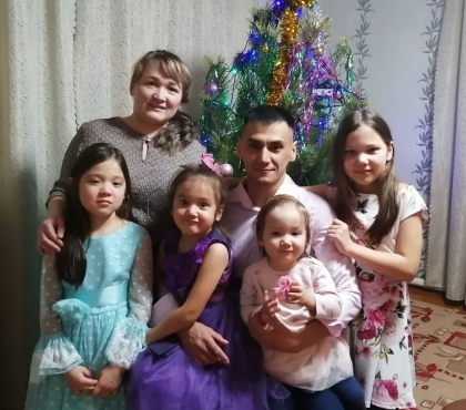 Путин наградил многодетную семью из Челябинской области орденом «Родительской славы»