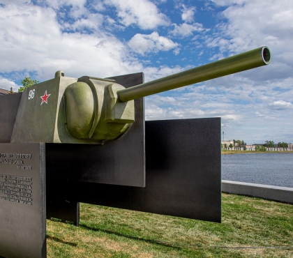 В Челябинске открыли памятник танковой башне