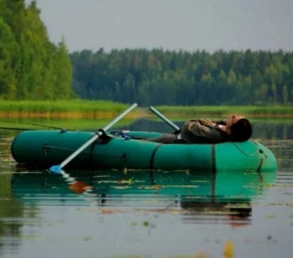 Иван Анин: «Мужики отплывают на середину озера, один молча достает нож и протыкает резиновую лодку»