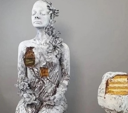 Девушка-торт: южноуральские кондитеры создали статую из бисквита