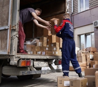 Резиновые сапоги, зубные щётки и много питьевой воды: из Челябинска в Оренбуржье отправили ещё 20 тонн гуманитарной помощи