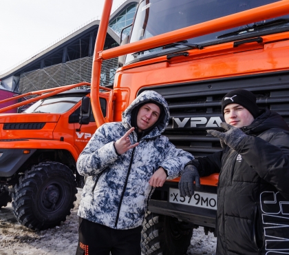 Беспилотный бульдозер для разминирования и миасский грузовик для ралли: как прошёл «дорожный праздник» в Челябинске