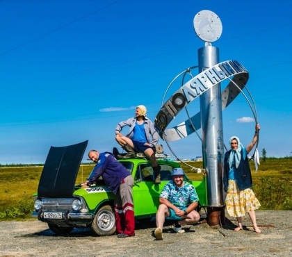 Чинили машину каждый день: блогер с друзьями проехал до Арктики и обратно на старом зеленом «Москвиче» из Челябинска