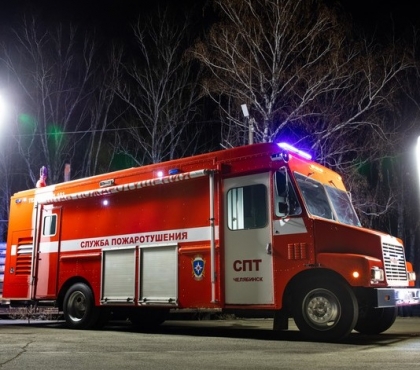 В Челябинске реставрировали раритетного «американца» — пожарную машину «Шевроле»