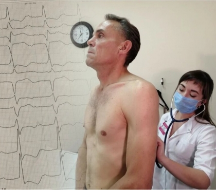 Вовремя вызвали «Скорую помощь»: в Челябинской области коллеги спасли мужчину от инфаркта