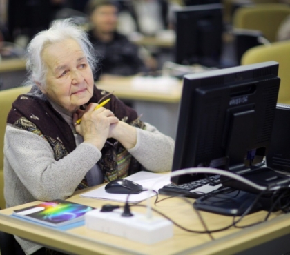 Южноуральских пенсионеров бесплатно учат пользоваться гаджетами и вести блоги в соцсетях