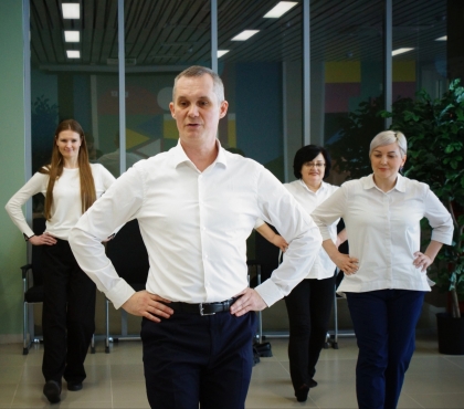 Ветеран СВО из Челябинска учит бальным танцам жён и вдов бойцов