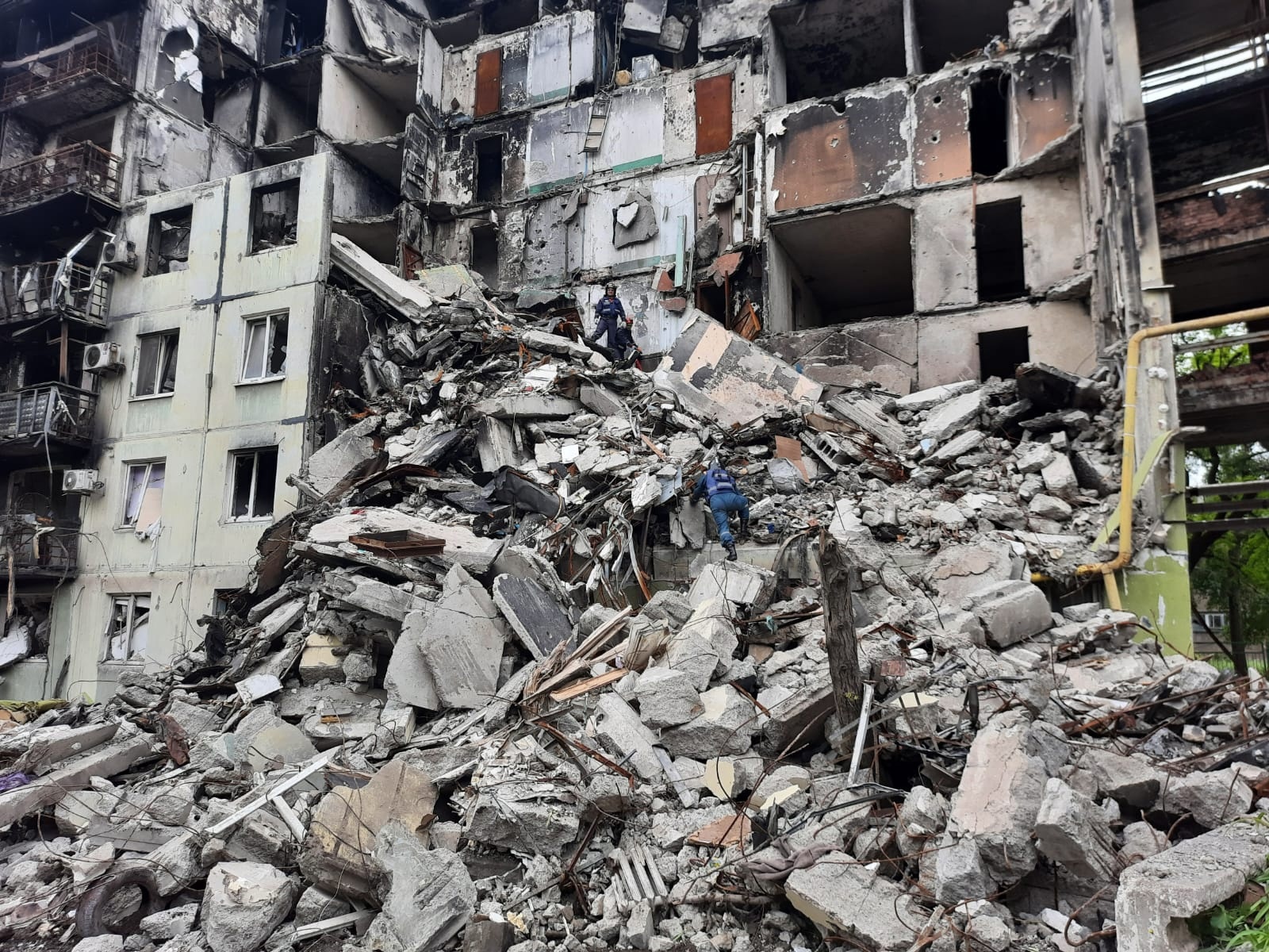Разрушенные здания Мариуполя. Фото: Уральский учебный спасательный центр МЧС