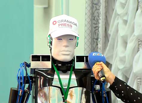 На итоговой пресс-конференции робот-журналист задал вопрос губернатору Челябинской области