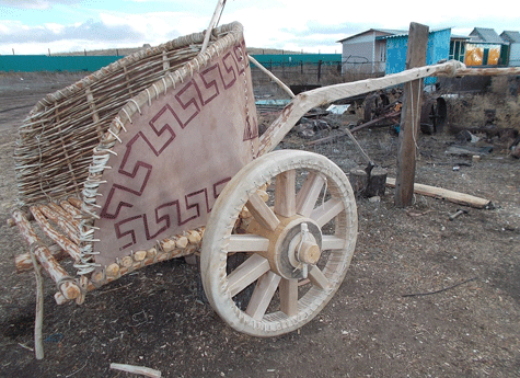 На Аркаиме воссоздали древнейшую модель колесницы без единого гвоздя