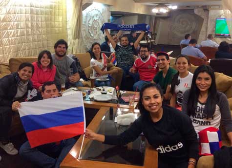 Перуанские болельщики, приехавшие на ЧМ по футболу, остановились в Челябинске и спели песню в отеле 