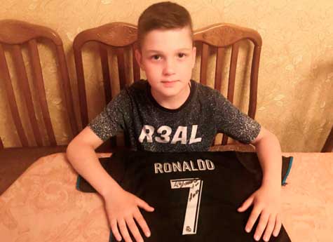 Мальчик из Челябинска, мечтавший встретиться с Криштиану Роналду, получил подарок от знаменитого футболиста