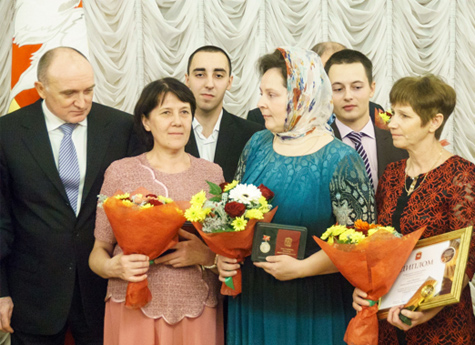 Трое уралочек получили самые престижные награды на планете от губернатора Дубровского