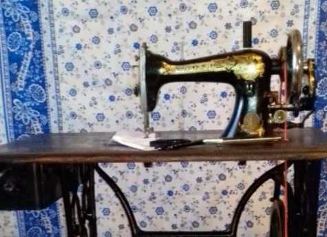 Жительница Челябинска выставила на продажу раритетную швейную машинку за 400 000 рублей