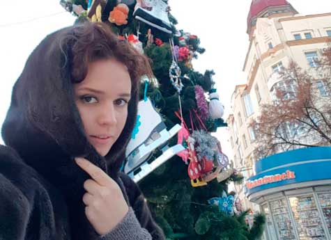 Звезда фильма “Стиляги” восхитилась новогодним убранством Челябинска