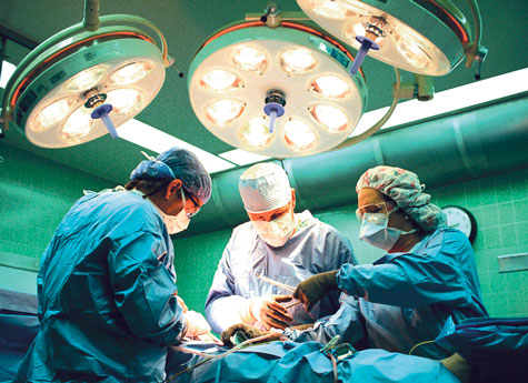 Челябинские нейрохирурги научились лечить аневризму без трепанации черепа