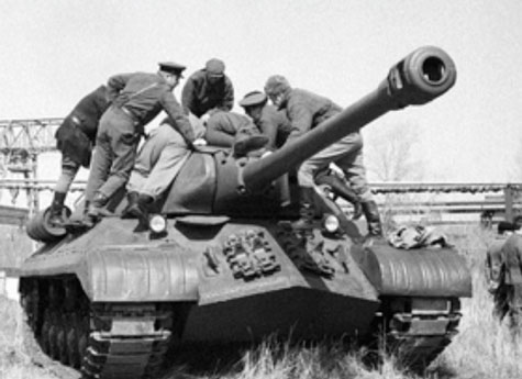 На ЧТЗ воссоздали фотографию "приемки" танка Иосиф Сталин 