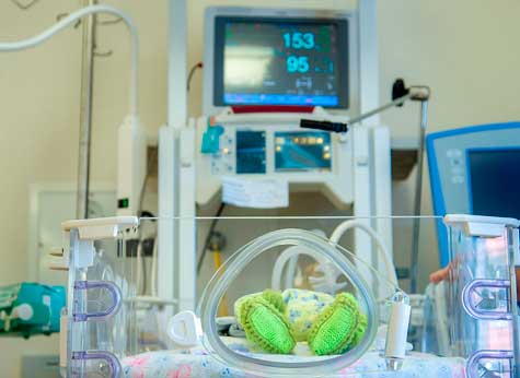 Челябинские врачи спасли новорожденную девочку без пищевода