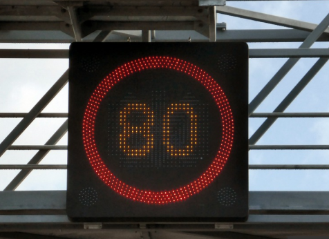 В Челябинске установят динамические знаки ограничения скорости