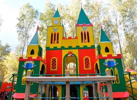 Огромный сказочный замок открыли для челябинских детей на ЧМЗ 