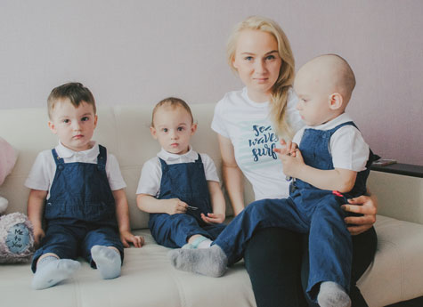 Мама тройни Александра Казарьян: "Сама удивляюсь, что мне всего 21 год, а у меня уже трое детей"
