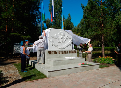 В Челябинской области появился памятник воинам-десантникам