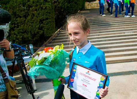 Школьница из Челябинска стала стотысячным гостем "Артека"
