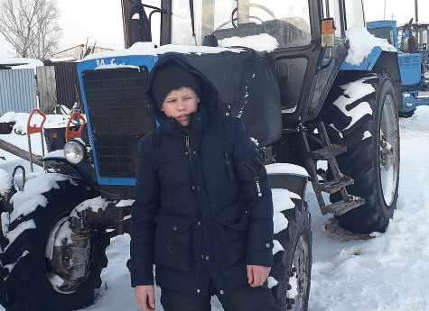 В Челябинской области 14-летний подросток завел трактор и спас родную деревню от лесного пожара