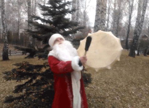 Челябинский Дед Мороз превратился в шамана, чтобы вызвать снег