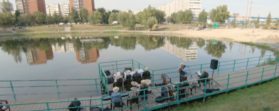 Дали джазу: челябинцы сняли на видео концерт на берегу пруда «Девичьи слезы»