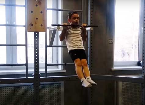 Пятилетний мальчик из Магнитогорска подтянулся 29 раз и попал в Книгу рекордов России