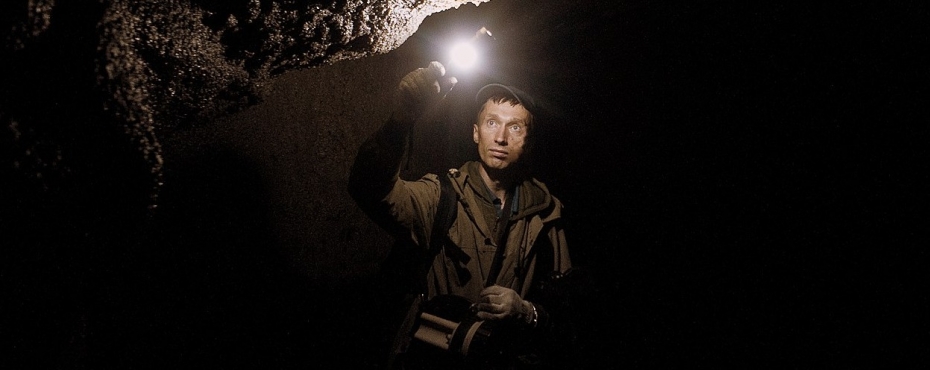 47 метров мрака: челябинский спелеолог спустился на дно Большой покровской ямы