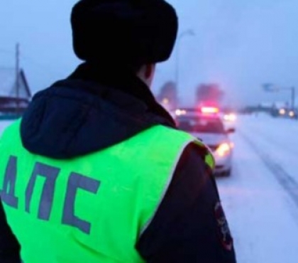 Под Челябинском автоинспекторы спасли семью, которая замерзала в заглохшей машине