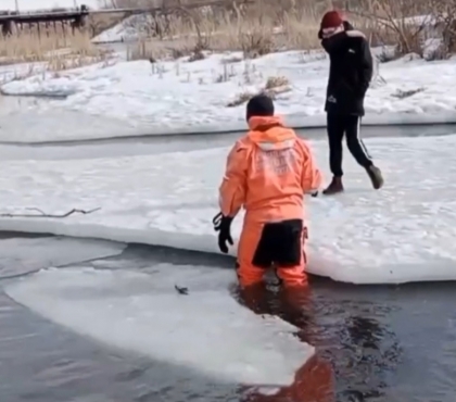 Совсем как мамонтята: в Челябинске спасатели эвакуировали подростков, которые уплыли на льдине