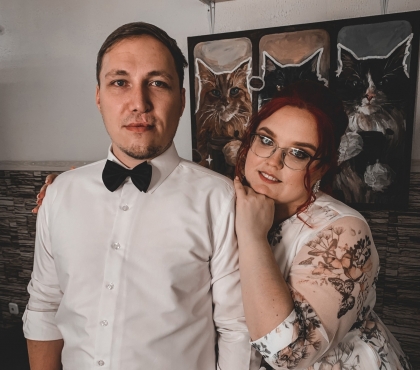 Котофото для семейного альбома: пара из Челябинска провела свадебную фотосессию в кафе с котиками