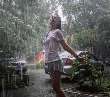 И грянул гром: 10 освежающих снимков, сделанных во время долгожданного дождя в Челябинске